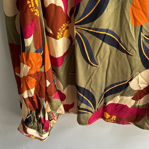 Velvet by Graham & Spencer Isra Printed V-Neck Blouse - Picture 5 of 8